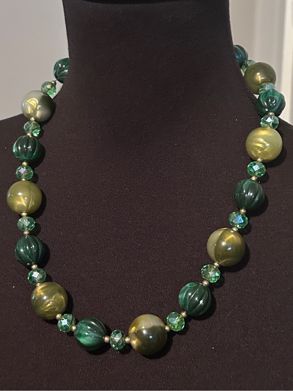 Vintage Inspired Green Marbled Beaded Necklace Boho Cottagecore